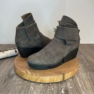 *TRIPPEN | "ACE" Ankle Boots in Taupe Nubuck Size 40/9